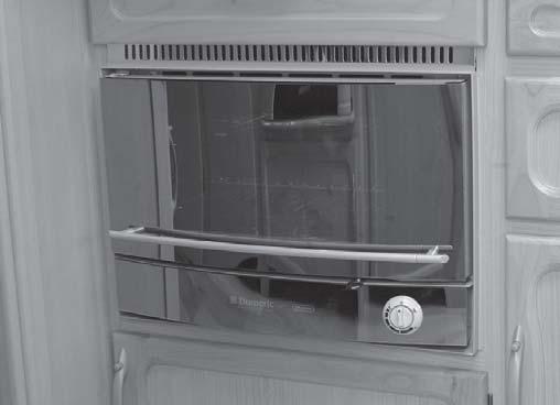 UGN/GRILL Som fabriksmonterat tillval kan vissa husvagnar vara utrustade med ugn/grill av typ Dometic Cramer CMBO.