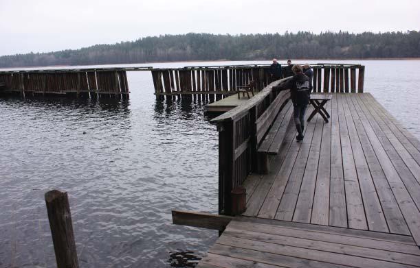 BRYGGOR OCH PALISSADEN Närheten till vattnet är slående.