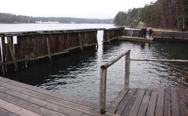 Antagligen rejält upptrampad då det inte finns eller fanns någon annan väg hit, därför fanns heller ingen sly längs med