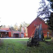. Åslandskapet vid Nolgården Naturreservat med betade och slåtterhävdade grusåsar, som ligger som långsträckta öar i åkerlandskapet. Floran är mycket rik och särpräglad.
