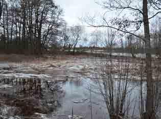 Vramsån Vramsån är ett tämligen stort vattendrag, cirka 3 mil långt, som är biflöde till Helge å och tillhör därmed Helge ås avrinningsområde.