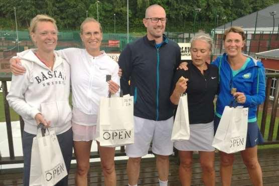 Svenska mästare DD45 Kerstin Påhlsson GLTK/Stephanie Törnqvist Mölle TK Åsa Ljungström Båstad TS/Anna Nordlander KLTK Kerstin/Stephanie: Det är som alltid väldigt trevligt att komma och spela i
