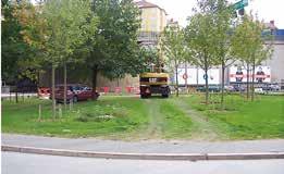 Kontroll av skyddsanordningar för träden genomförs enligt uppgjort intervall av fristående kontrollant som inte är knuten till entreprenaden.