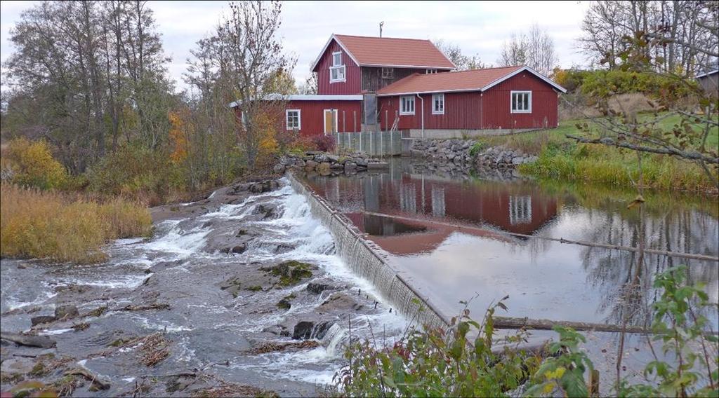 Vara kommun Skogsbo kvarn, kraftverk och såg Kommun: Vara Socken: Tråvad Fastighetsbeteckning: Tråvad 18:1 Övrigt: - Skogsbo kvarn, i bakgrunden, uppfördes 1858.