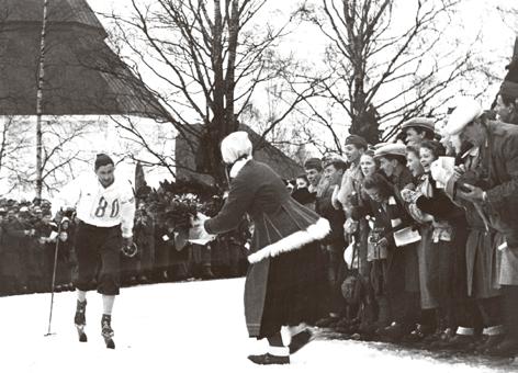 1942 Loppet drabbades av en tjuvstart så att starten fick göras om. Fjolårstvåan Olle Wiklund från Bergvik i Hälsingland vann på ny rekordtiden 5.31.50.