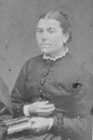 II:4 mm Anna Lisa Kristiansdotter. Född 1835-05-22 Kuseröd, Grebbestad. Död 1927-03-10 Kuseröd Östra 6). Far: III:7 Christian Jonasson. Mor: III:8 Anna Brita Andersdotter.