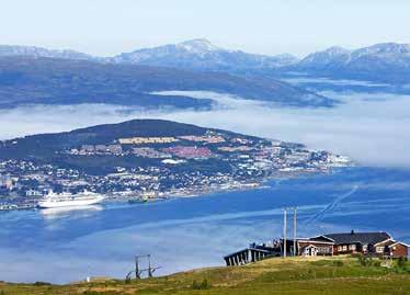 Lofoten är en upplevelse utöver det vanliga med sitt läge insprängt bland majestätiska granitklippor och kritvita sandstränder.