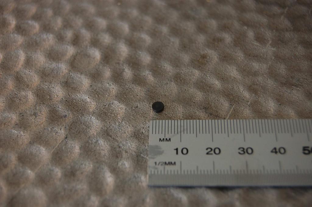 Metod och genomförande För att analysera ett material i DSC krävs ett materialprov med väl bestämd vikt. Materialproven utformades som diskar med diametern 4 mm och tjockleken 1 mm, se fig.3.6.
