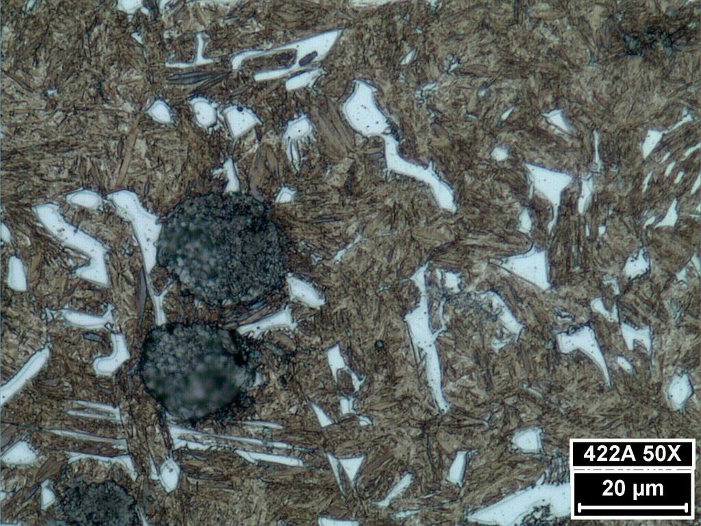 strukturförändring material 4 genomgick under härdprocessen vid temperaturen 880ºC. Figur 4.