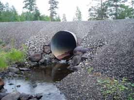 Hörksälven Strukturelement I Hörksälven finns 23 strukturelement (tabell 2). Vanligast är att älven korsas av väg vilket sker på nio platser.