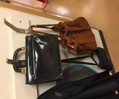 det finns möjlighet att barnen suger eller biter på dem. På kommunens förskolor är sådana saker väldigt få.