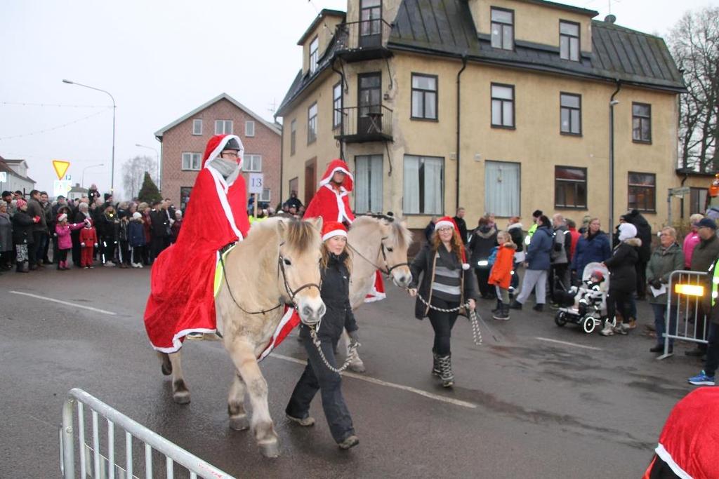 JULMARKNADEN VÄXER I ÅR IGEN Floby Ryttare tog hem förstapriset i Julparaden 2016. Vem vinner 2017?