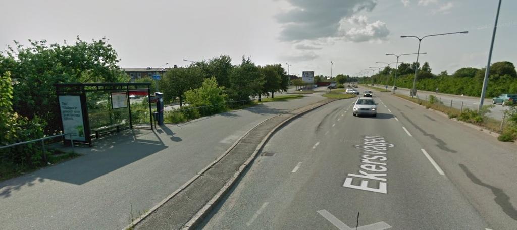 4 Gatan som bussen trafikerar, Ekersvägen, har relativt stora trafikflöden, mellan ca 9 000 14 000 fordon per årsmedeldygn.