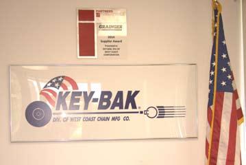 Besök på Key-Bak i Los Angeles, USA Key-bak har fått ett antal utmärkelser för sin kvalitet och har blivit utnämnd till ÅRETS LEVERANTÖR av flera
