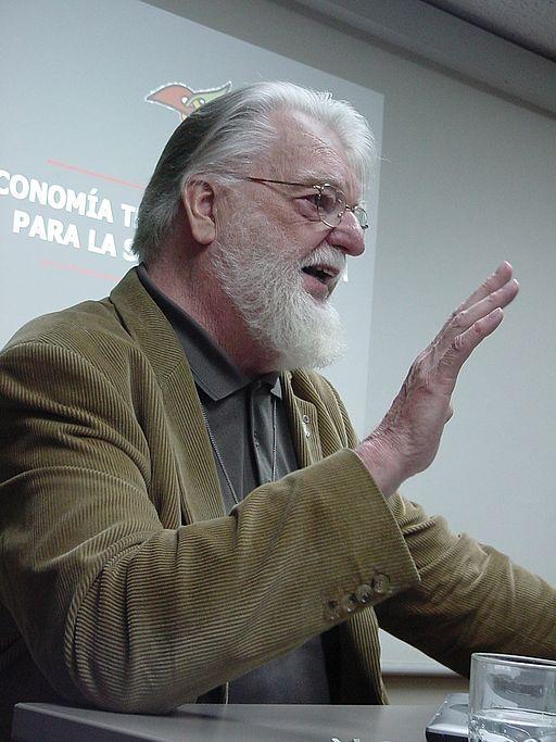Manfred Max-Neef mänskliga behov By Olga Berrios from Madrid, España (manfred2) [CC BY 2.0 (http://creativecommons.
