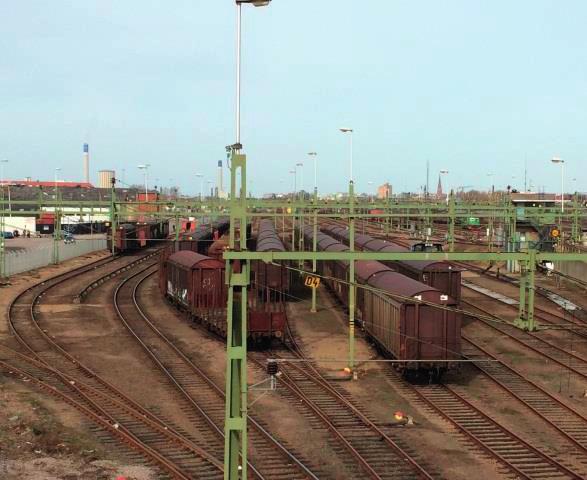 En jämförelsestudie ur ett användarperspektiv 3.4.4 Järnvägstransporter Spårbunden trafik bygger på idén att stålhjul mot stålräls med en mycket liten kontaktyta medför lite friktion.