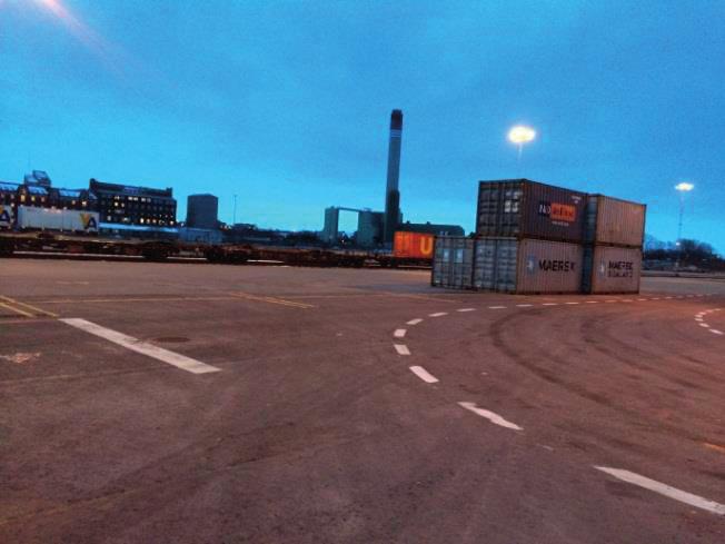 En jämförelsestudie ur ett användarperspektiv 6.3.3 Tågtrafik och inväxling Lastning och lossning av tågen utförs av hamnpersonal med hjälp av reachstackers.