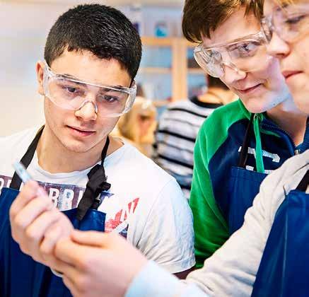 Naturvetenskapsprogrammet Naturvetenskapsprogrammet ger en bred utbildning och passar dig som är intresserad av miljö, kemi, matematik, fysik eller datorer.