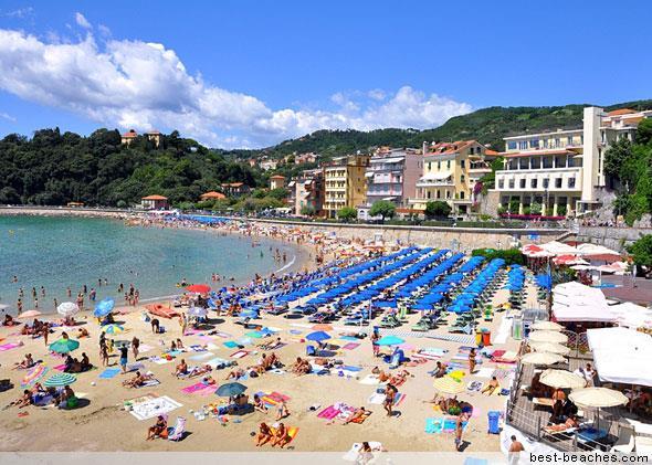 Härifrån kör bussen oss till vårt hotell i vackra Sestri Levante. Här ska vi bo de fyra första nätterna.