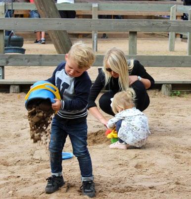 Vi passade på att lyssna med familjen Johansson från Skövde som är guldkunder hos Länsförsäkringar om deras upplevelse av Sommarlandsbesöket och om varför de är kunder hos Länsförsäkringar.