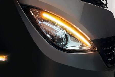 Med LED-varselljus och blinkers som redan är integrerade i strålkastaren ger den perfekt sikt och största
