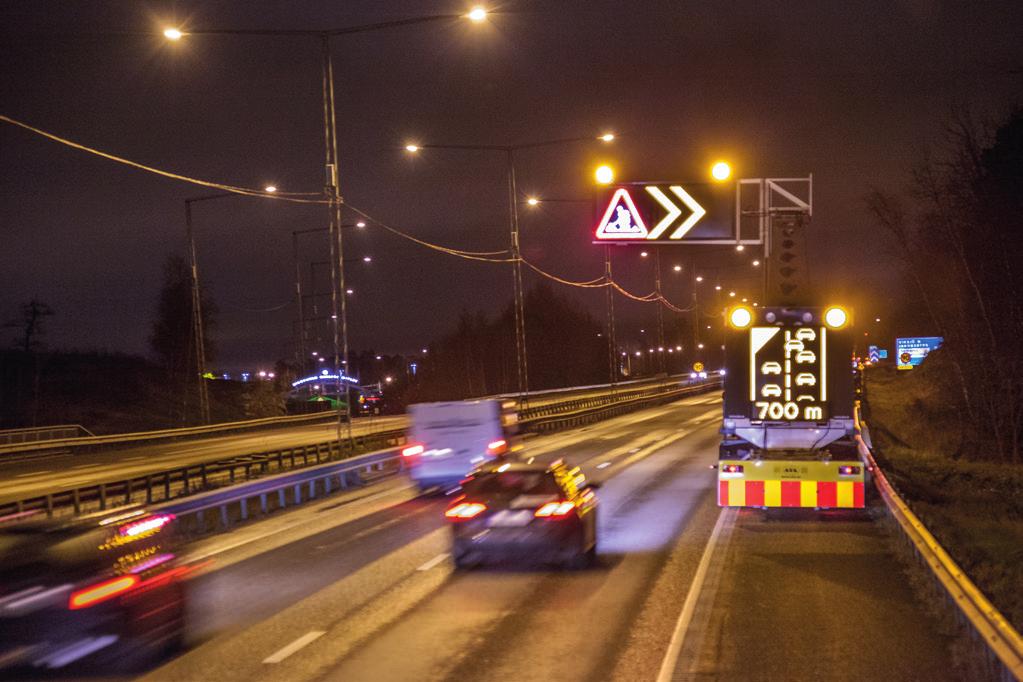 Trafikverket har tillsammans med Skanska och ATA under 2017 genomfört testprojekt för att se vilka effekter den nya tekniken med VMS-tavlor kan bidra vid vägarbetsplatser.