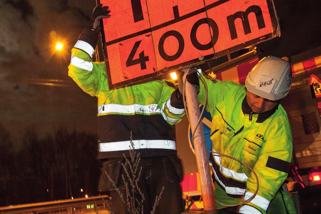 Tema: Vilka utbildningskrav finns vid arbete längs väg? Att arbeta längs vägen i någon form är ett arbete förknippat med flera risker.