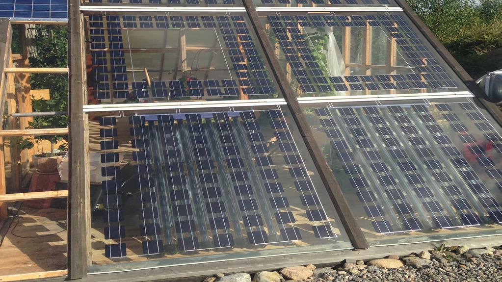 Foto: L. Lindblad Solceller kan användas som solavskärmning, här är solcellerna placerade på ett uterum. är relativt enkel.