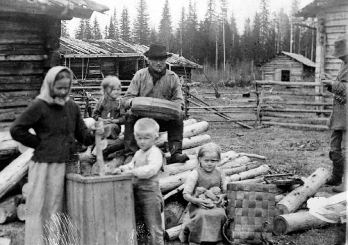 kaarlo juho ståhlbergs tid 1919 1925 1919 års regeringsform fastställde de grundläggande politiska rättigheterna; yttrande-, förenings- och mötesfrihet. Finland blev en republik.