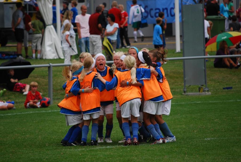 ETT STORT GRATTIS TJEJER TILL GULDET OCH TILL EN STORSTILAD INSATS GENOM HELA TURNERINGEN! Borgeby Cup - F10 Datum: 2009-08-08 Tid: Plats: Borgeby IP Resultat: 2-2 GULD I B-SLUTSPELET!
