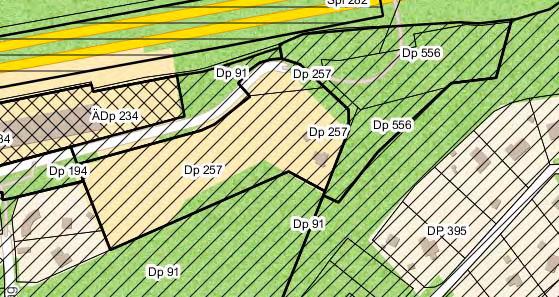 305 2 (3) Karta över gällande detaljplaner inom projektområdet Syftet med detaljplan 556 var att möjliggöra en markanvisning av kommunens fastighet för verksamhetsutövning.