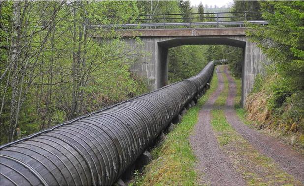 KONSEKVENSUTREDNING EXEMPEL 4 2017-01-01 5 (5) Foto: Jan Olov Moberg Figur 5. Bro utgörande skadeobjekt nr 2, där tuben och en enklare tillfartsväg till kraftstationen går under. 3.