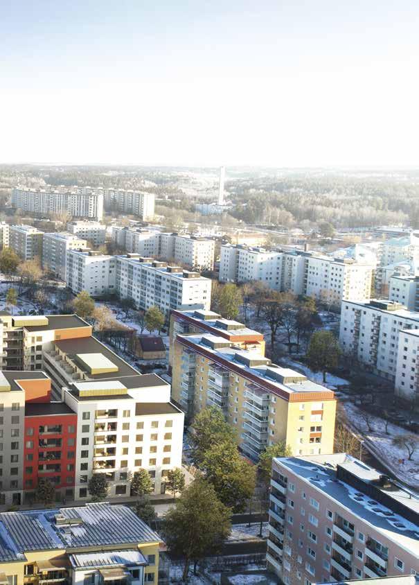 Arkitektur med variation. Fasaderna har ett variationsrikt uttryck med tegel och puts i olika kulörer samt inslag av träpanel.