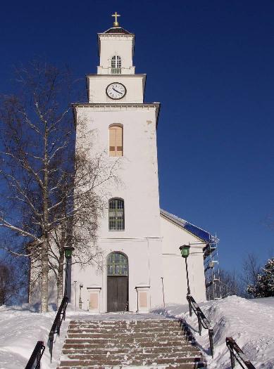 Kyrkobyggnaden från 1847-50 omfattar ett treskeppigt långhus med en sakristia utbyggd på västra långväggen, absidformigt kor och torn i söder. Murarna består mest av kalksten.