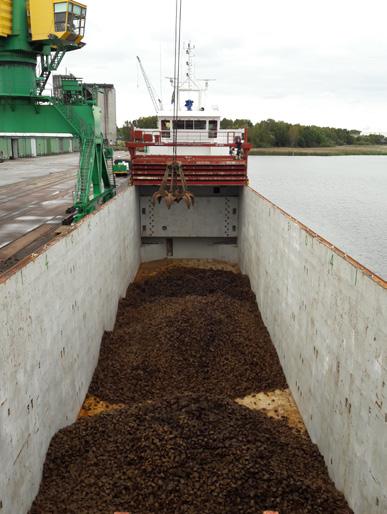 Ett av de produktslag företaget erbjuder är tackjärn, ett råmaterial framställt i smältugn med en kolhalt på över fyra procent.