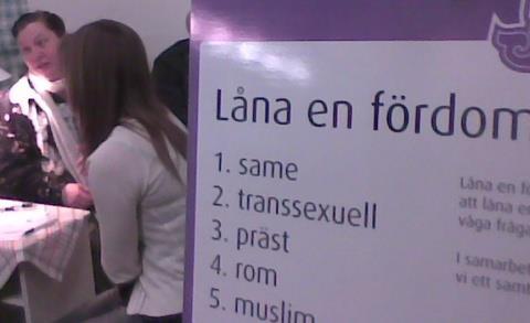 LÅNA EN FÖRDOM/LEVANDE BOK Foto: saralund.