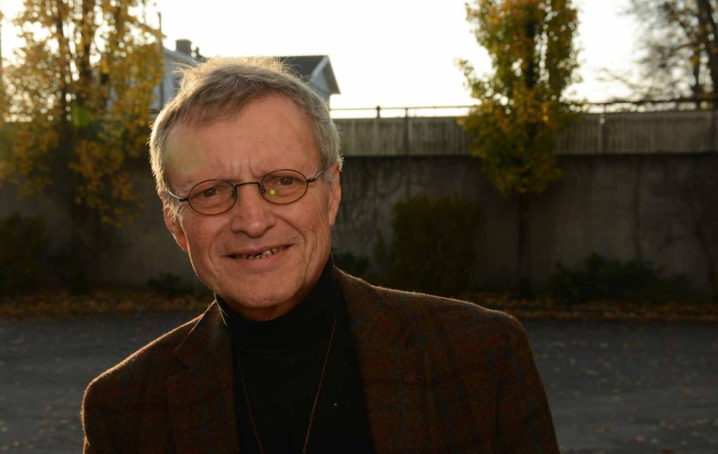 Arkitekt Hans Eek undervisar, arbetar med rådgivning och utvecklar det energieffektiva byggandet.