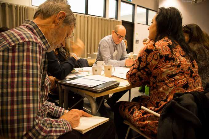 WORKSHOP OM HÅLL- BARHET I RENOVERING Bilden ovan, från vänster: Pär Svensson, projektledare på Passivhuscentrum Västra Götaland.