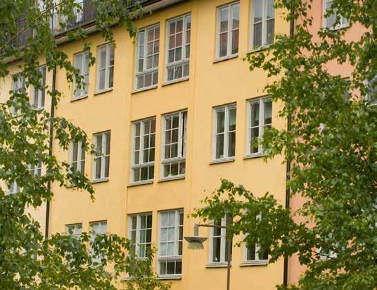 Traryd Intakt I storstadsmiljö och på högre hus Ett modernt träfönster med aluminiumbeklädd utsida.