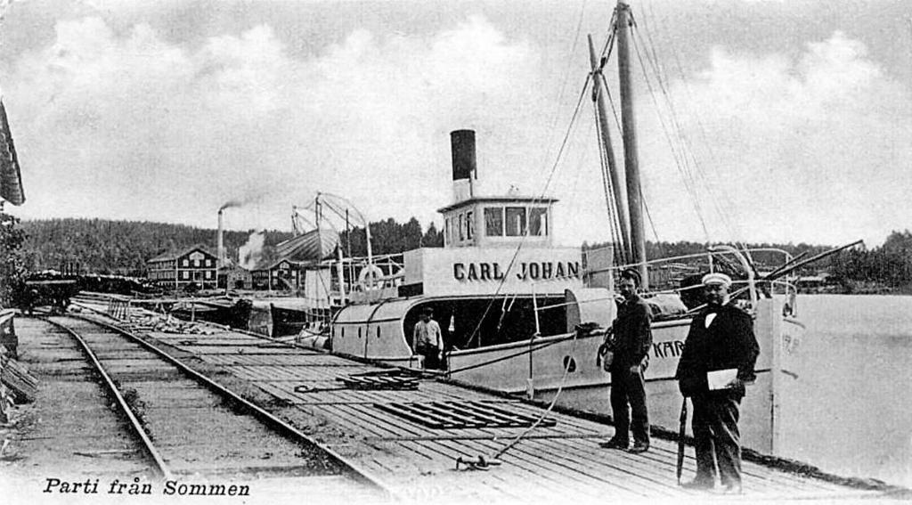 Det var synnerligen olämpligt, då större delen av kommande bebyggelse kom att ligga på den östra Postbåt Carl Johan blev av extra stor betydelse för de boende runt Sommen när hon också blev postbåt.