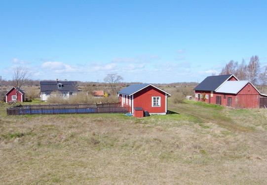 SÖDVIK EN CHARMIG ÖLANDSGÅRD MED FRITT OGENERAT LÄGE En lantidyll på Öland med fritt ogenerat läge utan någon näraliggande granne.