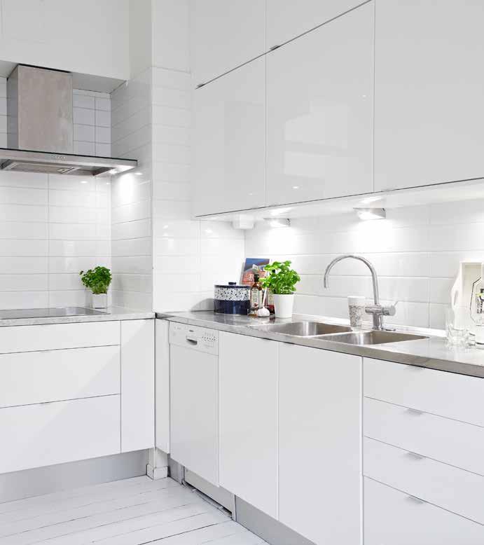 36 LED DOWNLIGHTS LED DOWNLIGHTS 37 SLIM LED 57» Livslängd: (L70) 25 000 tiar» Min.
