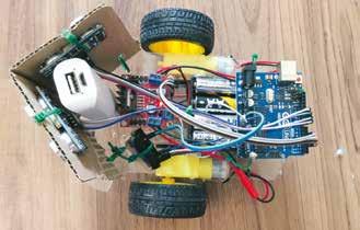 Vi avslutade en kurs med att köra ett robotrace i SVs korridorer med våra tävlingsrobotar. På min kurs lär du dig göra saker som löser verkliga problem, berättar William Lehmus.