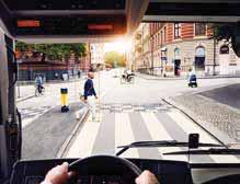 EN GLOBAL KONCERN AFFÄRSMODELL PRODUKTUTVECKLING Säkerhetsteknik för oskyddade trafikanter Ett system som varnar fotgängare och cyklister kommer att introduceras på Volvos stadsbussar 2017.