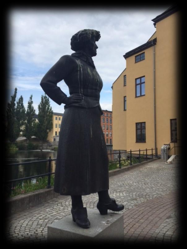 Följ med oss i Moa Martinssons fotspår! Onsdagen den 30 augusti kl. 18.00 blir det stadsvandring i Norrköping. Anette Kindahl från Norrköpings stadsmuseum tar med oss på en dryg timmes vandring.