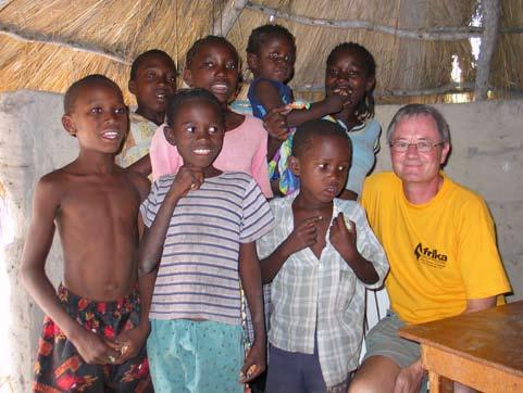 Våra konsultläkare Doctor Jan var den första person som kom för att välkomna min sambo Walter och mig till Oshakati, i norra Namibia där jag skulle jobba som volontär genom Afrikagrupperna i två år.
