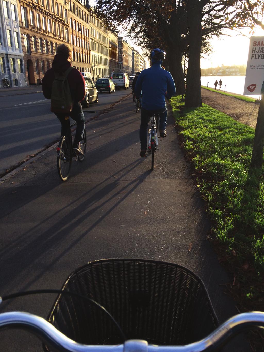 Kollektivtrafik Det ska finnas möjlighet att parkera cykeln på ett bra och säkert sätt vid olika målpunkter för kollektivtrafiken såsom Navet och Järnvägsstationen.