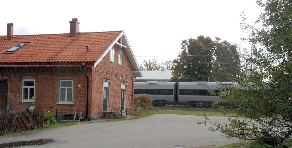 Många byggnader med stark identitet och en stor variation i ålder mellan olika hus ger en känsla