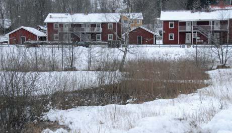 Platsen bör restaureras och då bli en parkliknande eller ängshävdad mötesplats mitt i samhället.