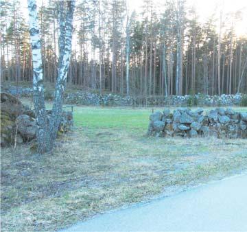 TJURKHULT På söndagarna är det många som kör genom Tjurkhult. Man kör långsamt och hejar på varandra Tjurkhult är en del i en mängd byar med stark gemenskap.